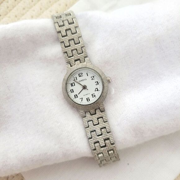 Geneva Accessories - GENEVA Silver Watch